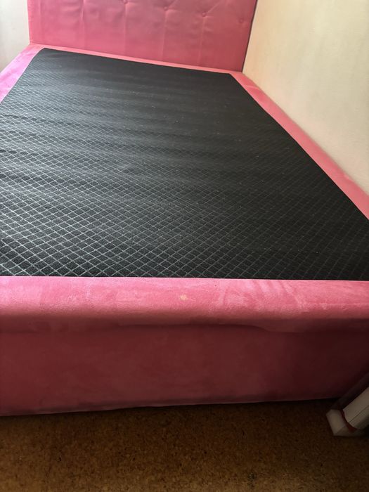 Cama solteiro rosa
