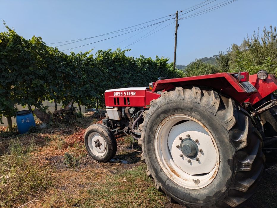 Trator Steyr 8055 + reboque + fresa + charrua agrovil + abre-regos