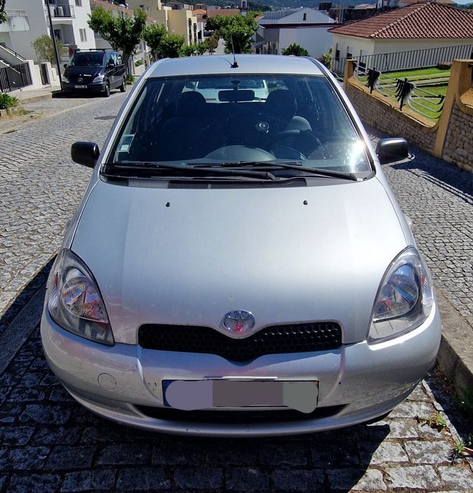 Toyota yares 2002 gas. 1.0
