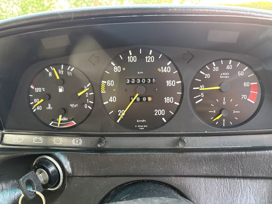 Mercedes W123 230E 1984