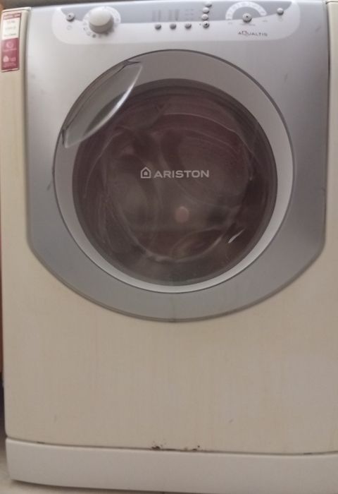 Máquina lavar ariston