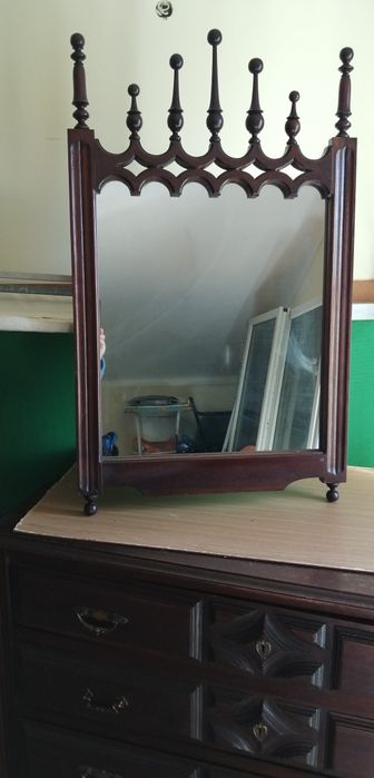 Espelho antigo em mogno