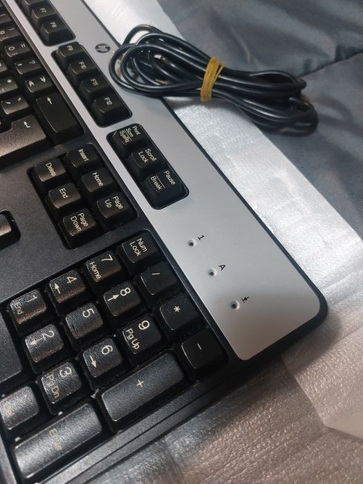 Dois teclados HP