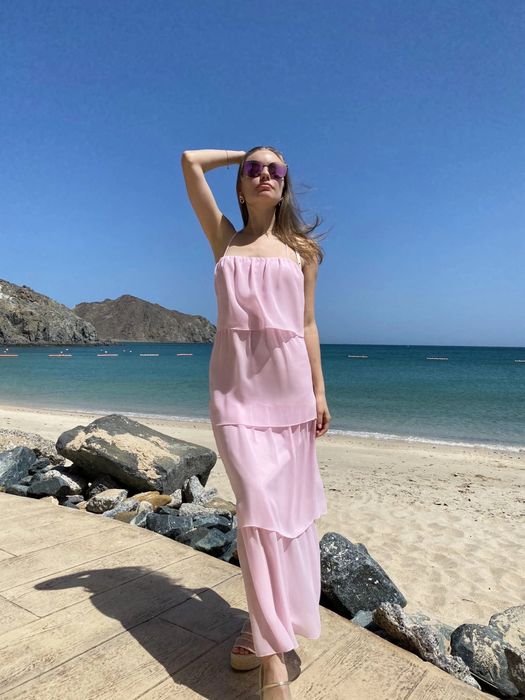 Нежное розовое платье Stradivarius