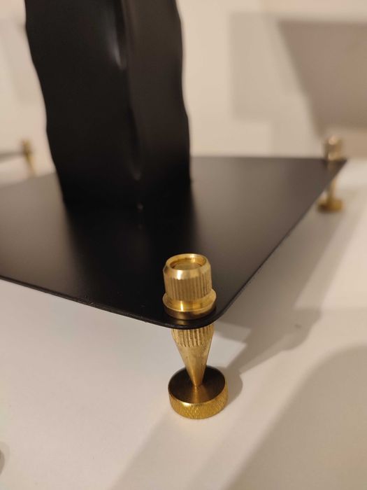 Stojaki głośnikowe, biurkowe.