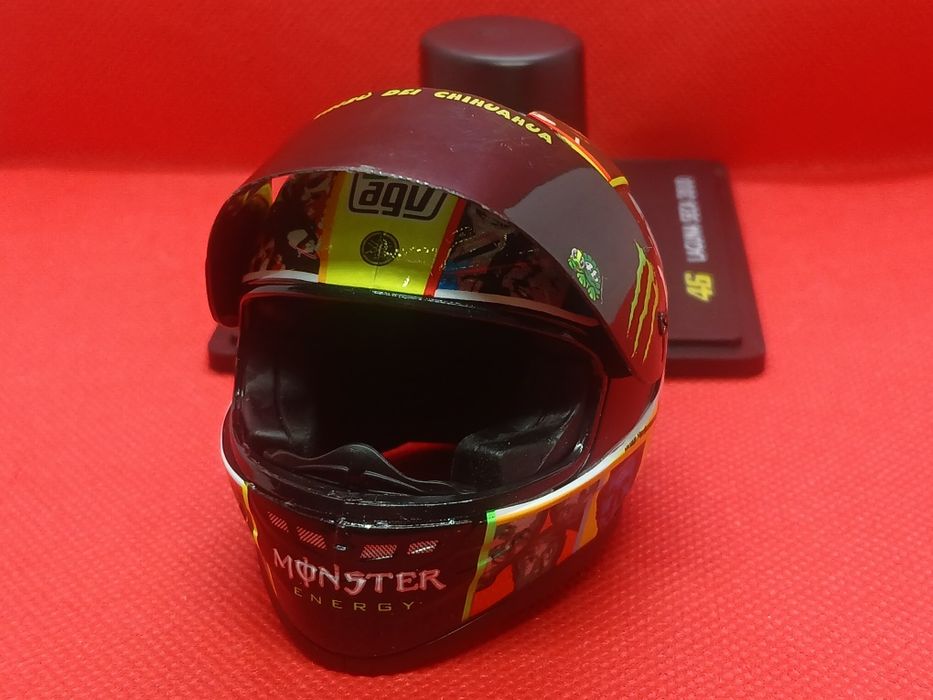 Capacetes Miniatura escala 1:15 Valentino Rossi 2 diferentes Novos