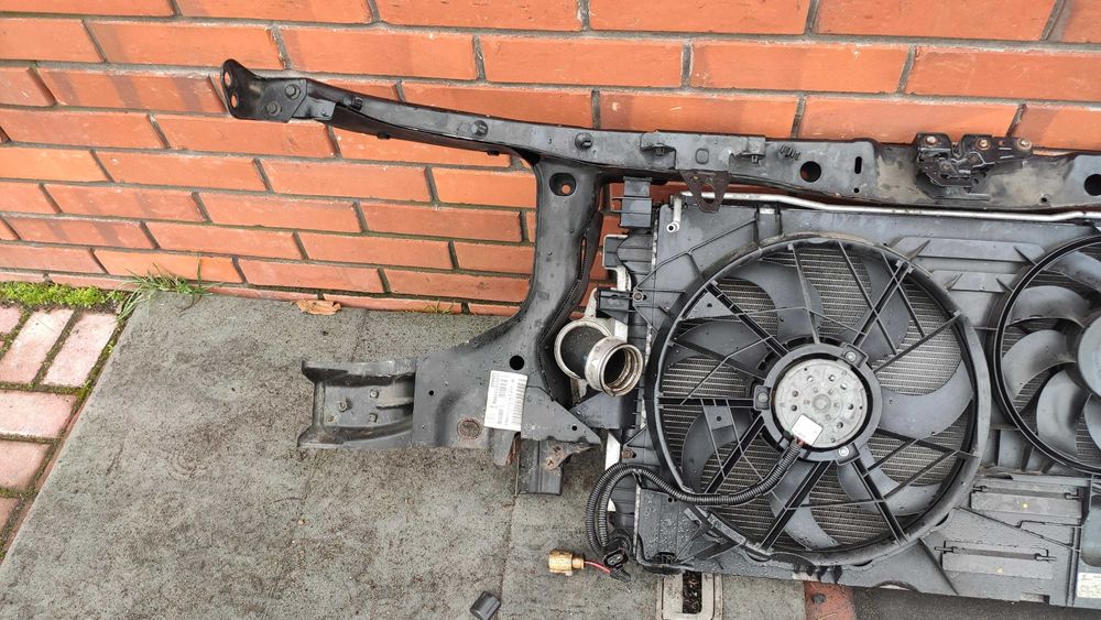 VW TRANPOSRTER T5 2.5 TDI Pas przedni kompletny chłodnice