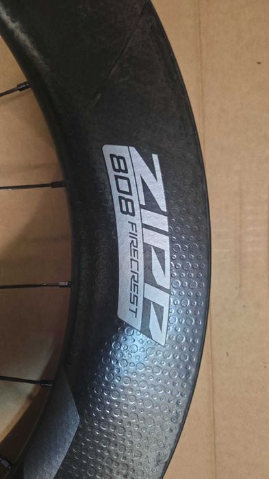 Roda estrada carbon ZIPP 808 FIRECREST