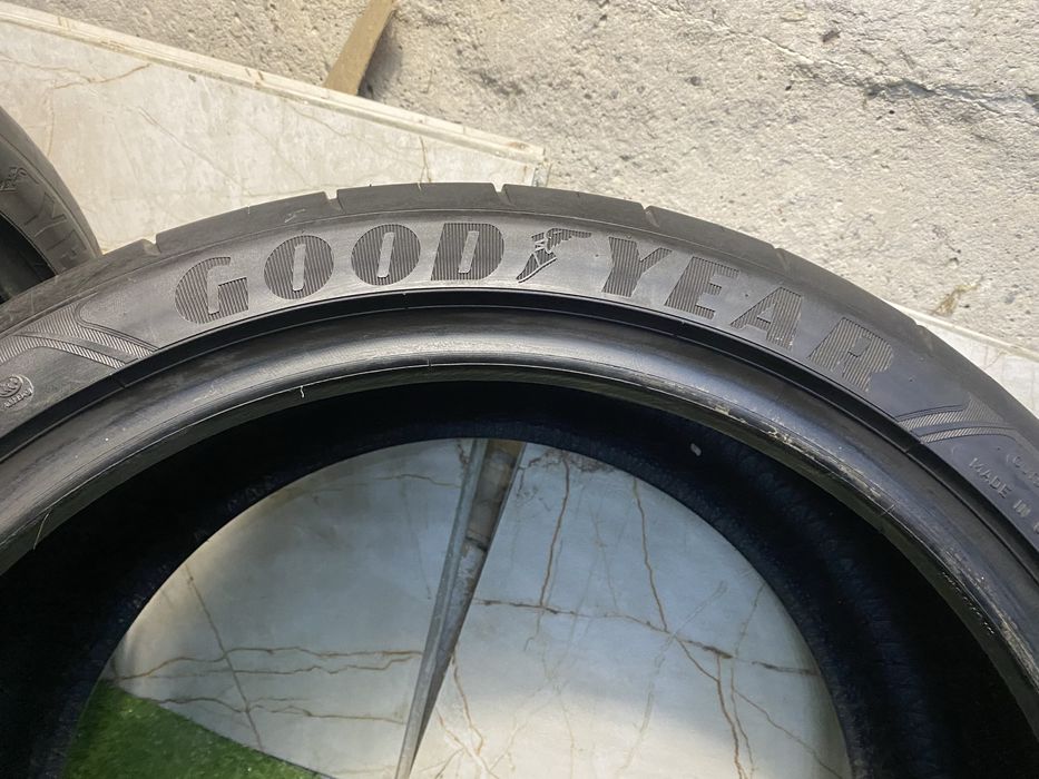 Шини літо 275 35 20 Goodyear