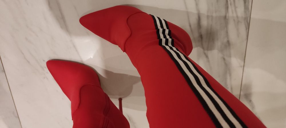 Piękne wiosenne kozaki za kolano