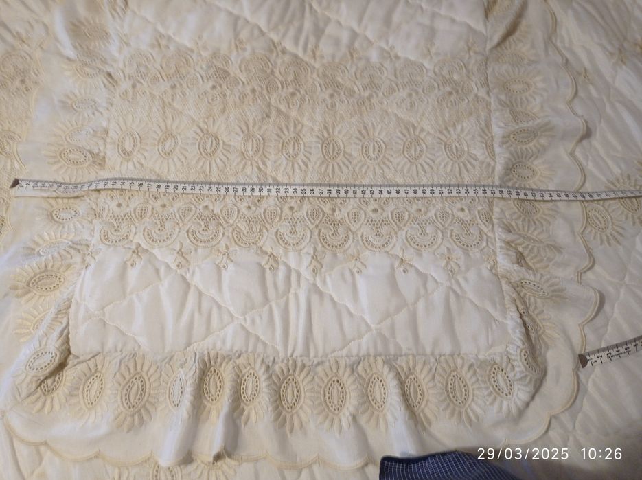 Colcha bordada cama casal