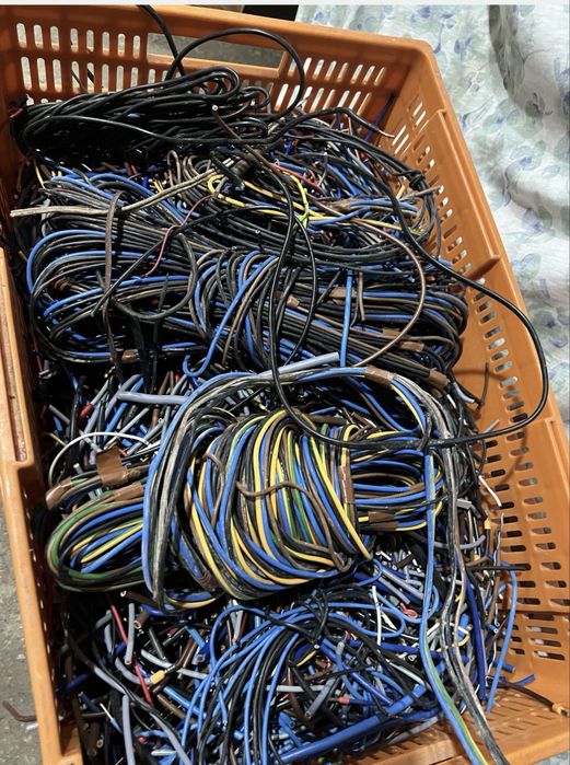 Servicos de recolha de fios eletricos / cobre / latao