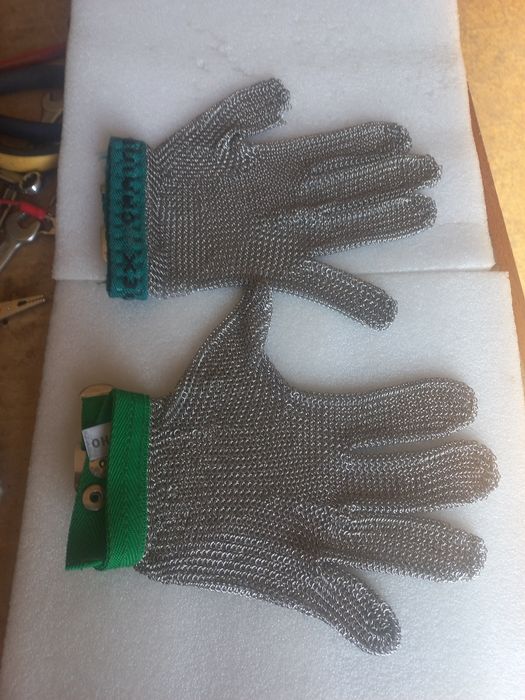 Luvas de protecção em malha inox p/ cortes de alto risco.