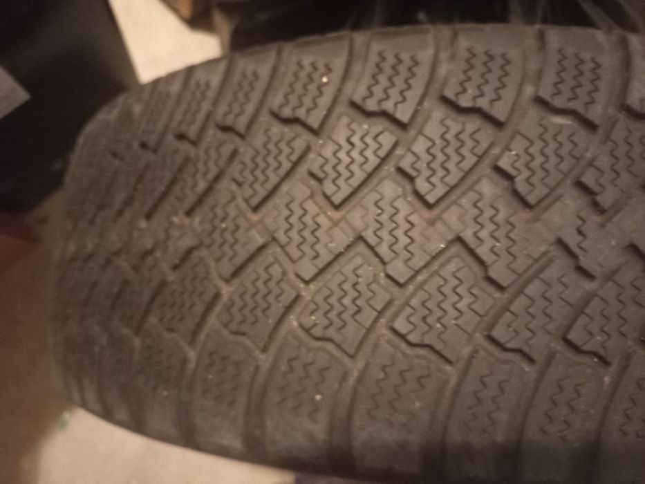 Vendo 2 pneus semi-novos
