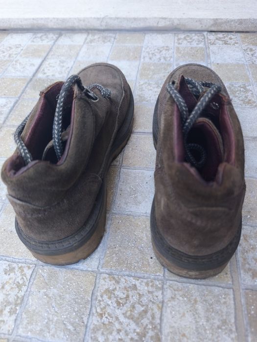 Botas castanhas de  camurça