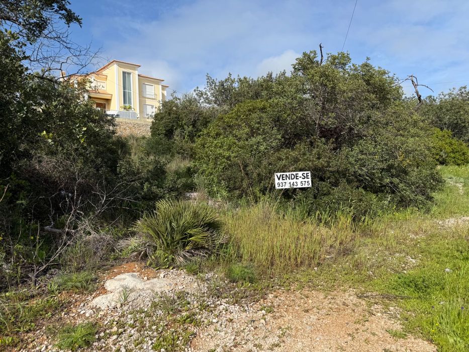 Prédio rústico com 620 m2 - junto ao Estádio do Algarve