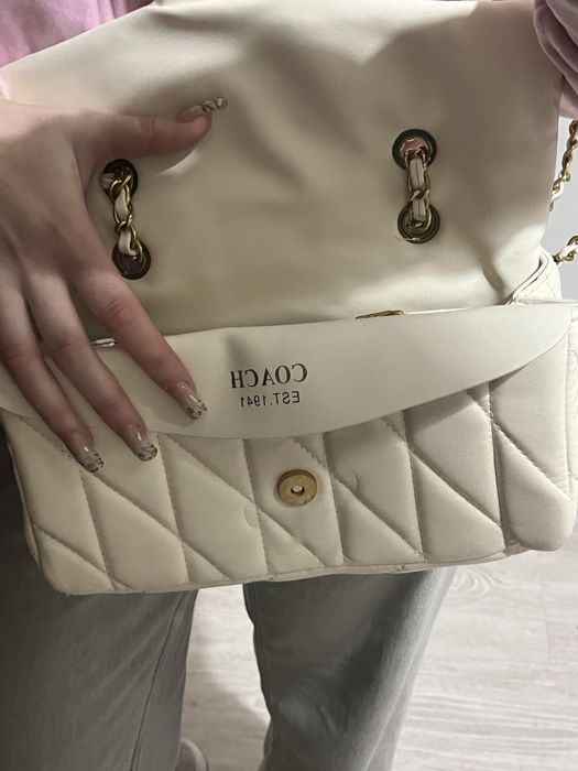 Mala coach bege e dourada