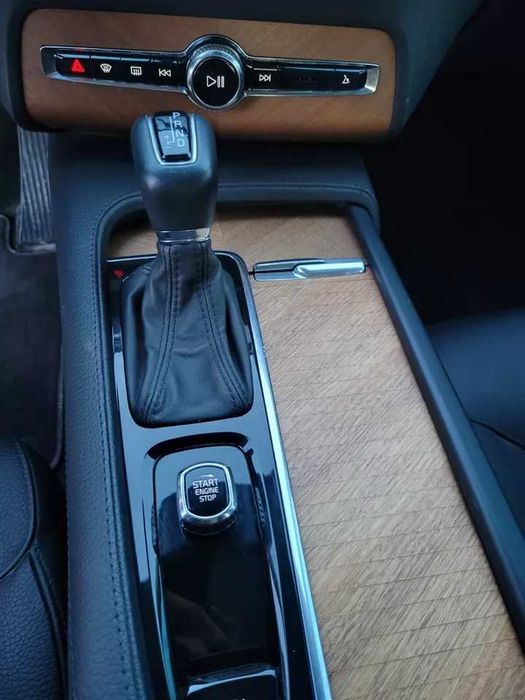 2022 Volvo XC90 T6 AWD Momentum