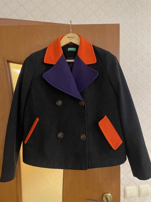 Короткий жакет (60% вовна) Benetton