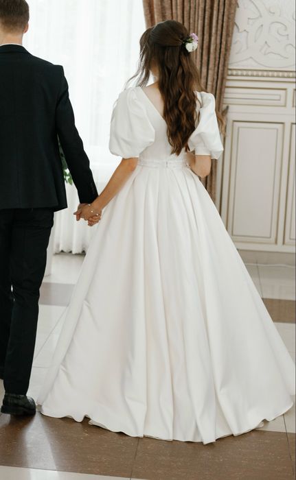 Дизайнерська весільна сукня