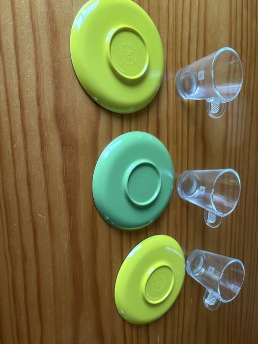 3 chávenas de café com pires -Nespresso