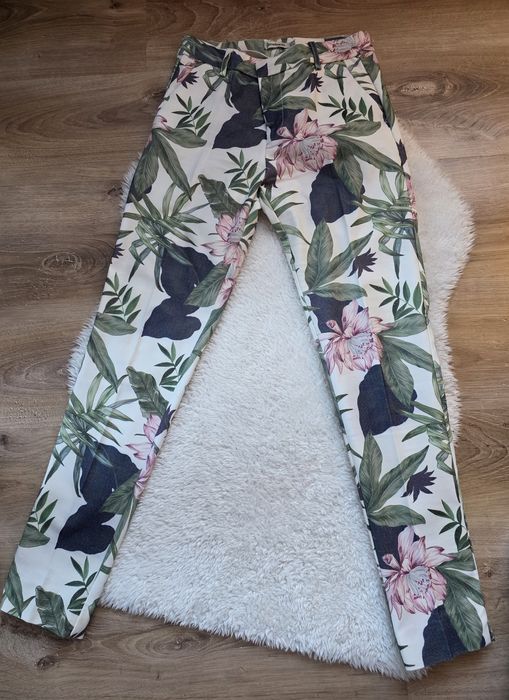 Spodnie eleganckie Stradivarius