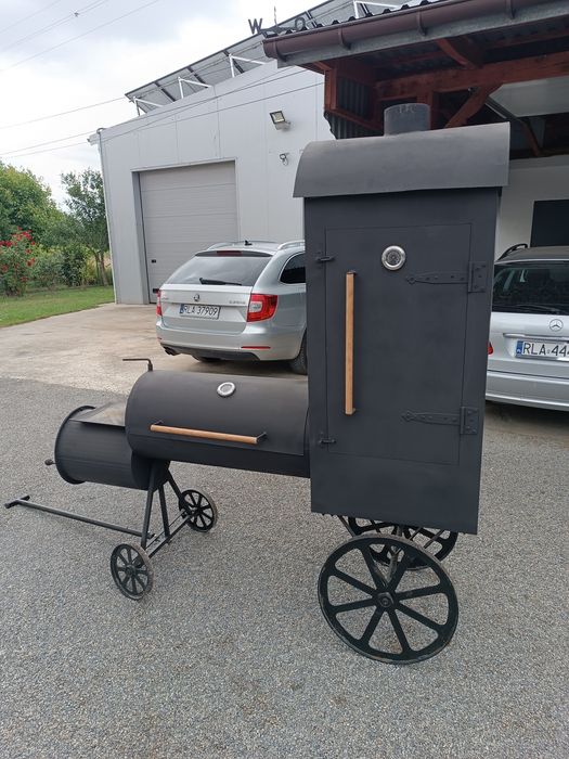 Grill z wedzarnią
