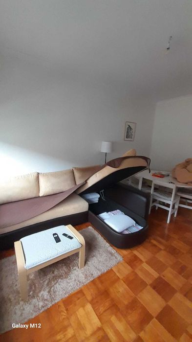 Sofá cama com chaise longue e arrumação + pousa-pés IKEA