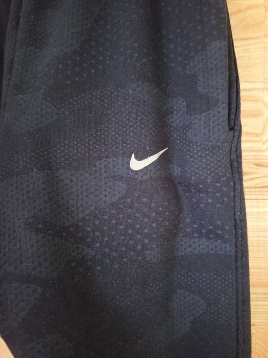 Spodnie Nike 164 ciepłe