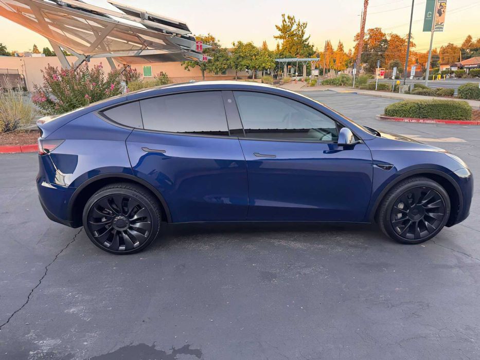 Tesla Model Y      2021