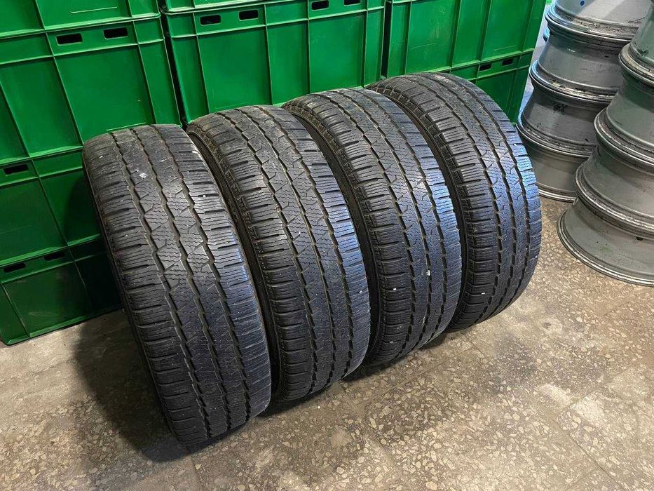 Комплет резини 215/70 R16C Maxxis Vansmart Snow Шини Комплект Зимові