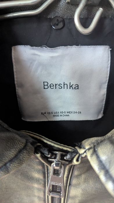 Куртка бомбер з еко-шкіри Bershka