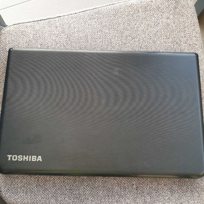 Toshiba C50-A-19T, processador 1005M, 8gb memória, disco 500gb