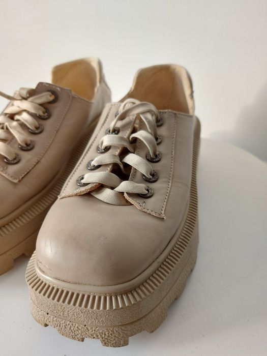 Туфлі жіночі бежеві на масивній підошві. Розмір 38.5