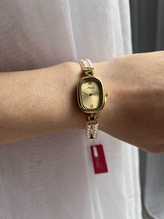 Золотий годинник з перлами