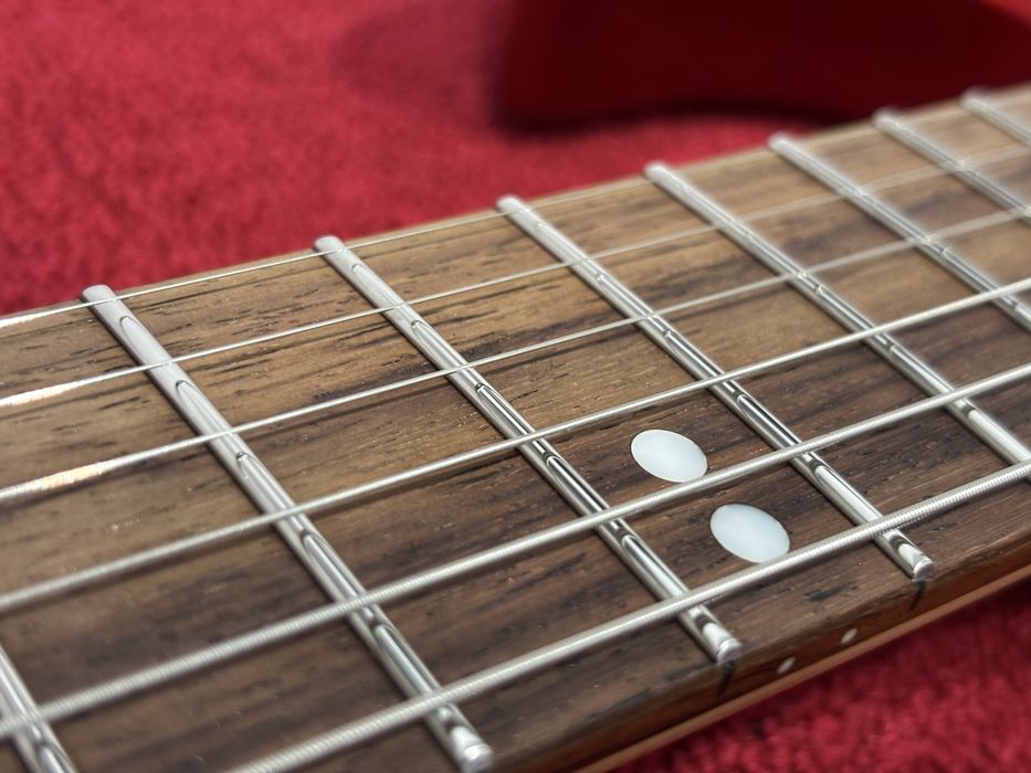 Cort X2, progi ze stali nierdzewnej, siodełko TUSQ, struny ELIXIR