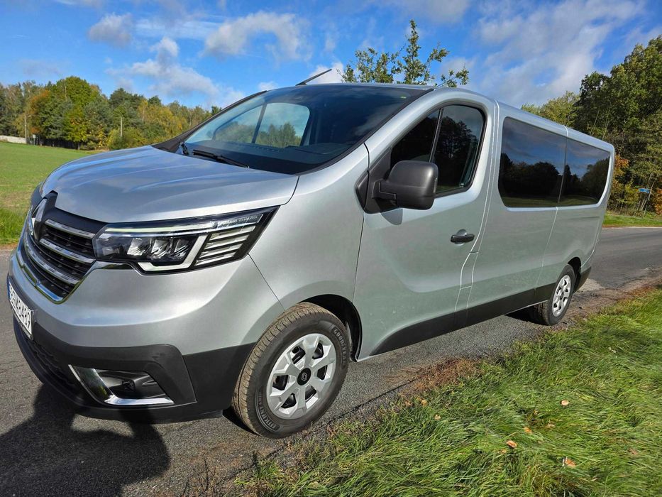 Renault Trafic Long  9 osobowy SpaceClass przewóz osób niepełnosprawnych