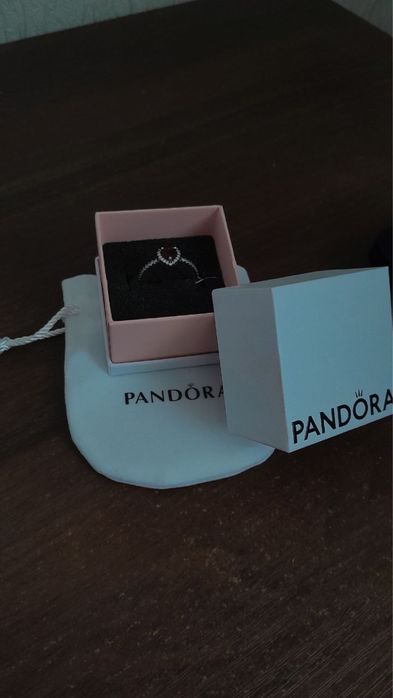 Каблучка Pandora “червоне серце» б/в стан ідеальний