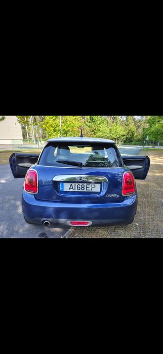 Mini Cooper D 2015 em estado impecável