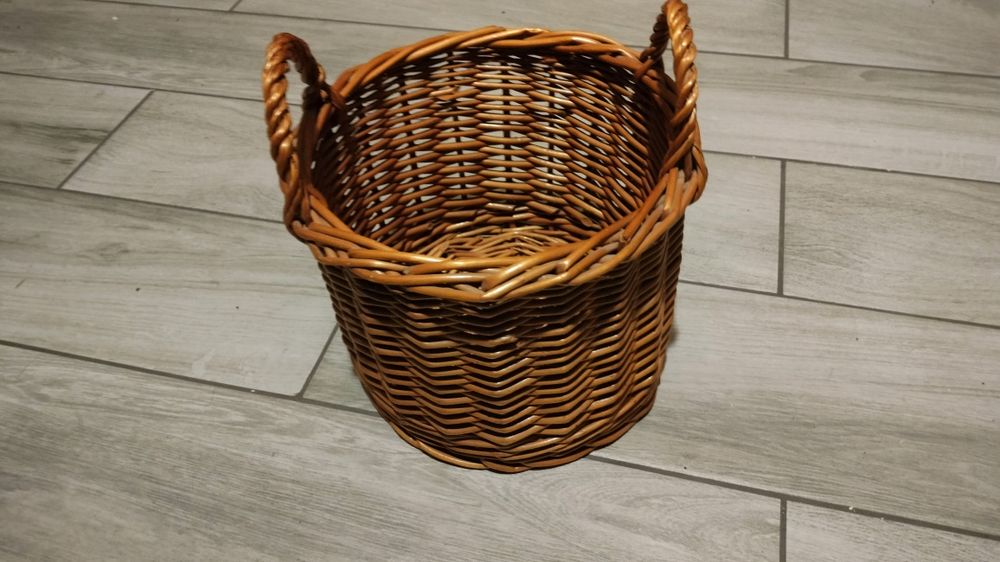 Wiklinowy kosz z uszkami