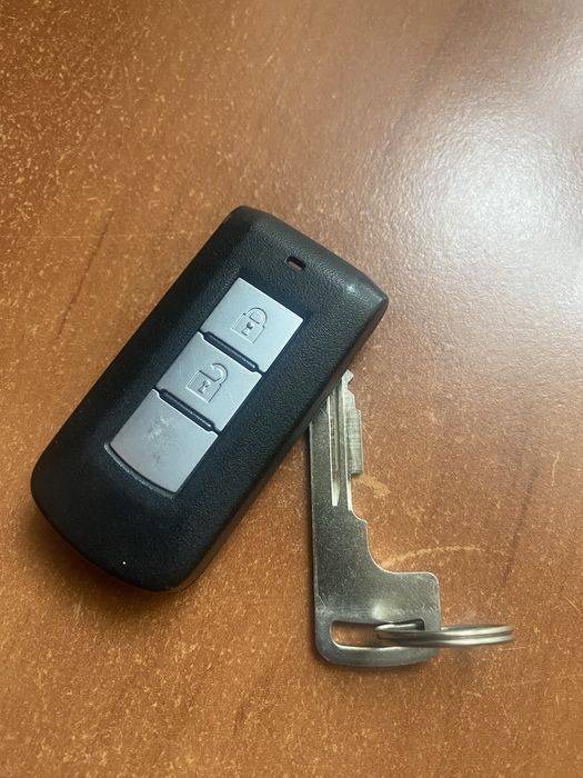 Продам дистанционный ключ Mitsubishi Lanser Outlander  Lancer