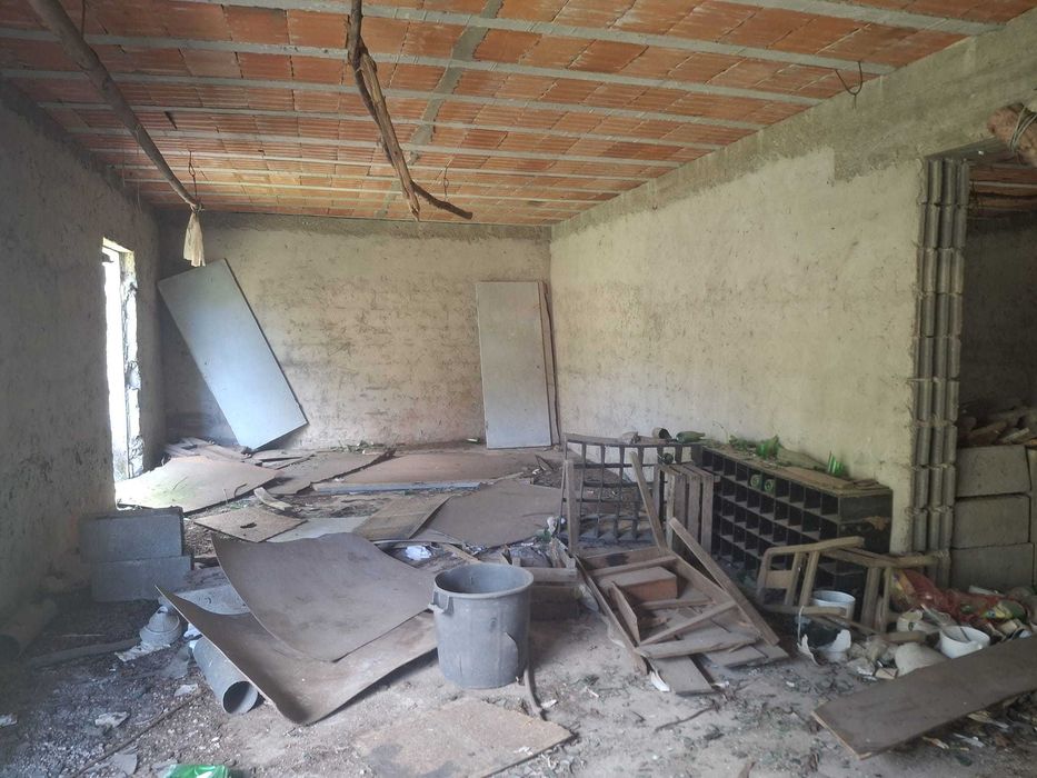 Casa para restaurar com 3.527m perto da saída da A42 Felgueiras