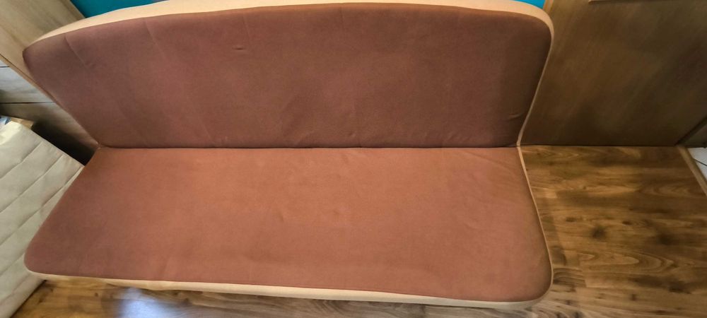 sprzedam wersalkę w dobrym stanie