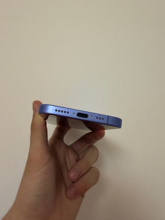 Iphone 16 niebeski uszkodzony