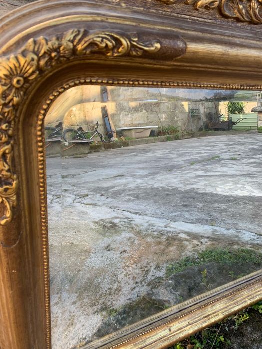 Selling an antique mirror64586103690242123