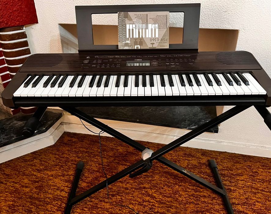 Teclado Yamaha PSR‑E360 61 teclas + suporte