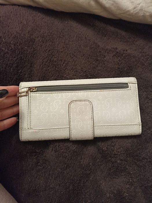 Гаманець бренду GUESS