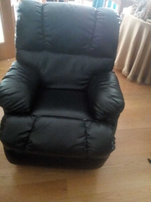 Cadeirão reclinável, com massagens.