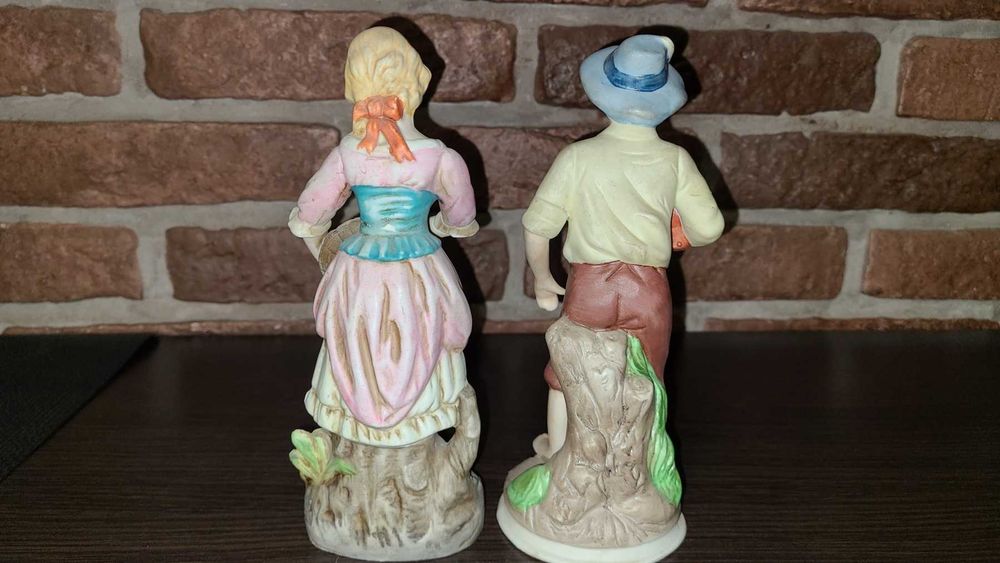 Пара порцелянових статуеток