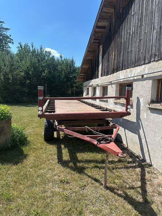 Przyczepa do przewozu bel